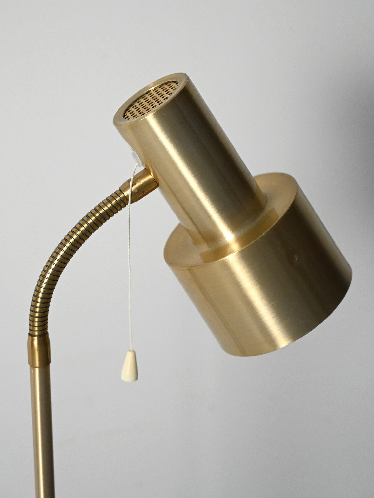 Lampada da terra scandinava dorata anni 60 2