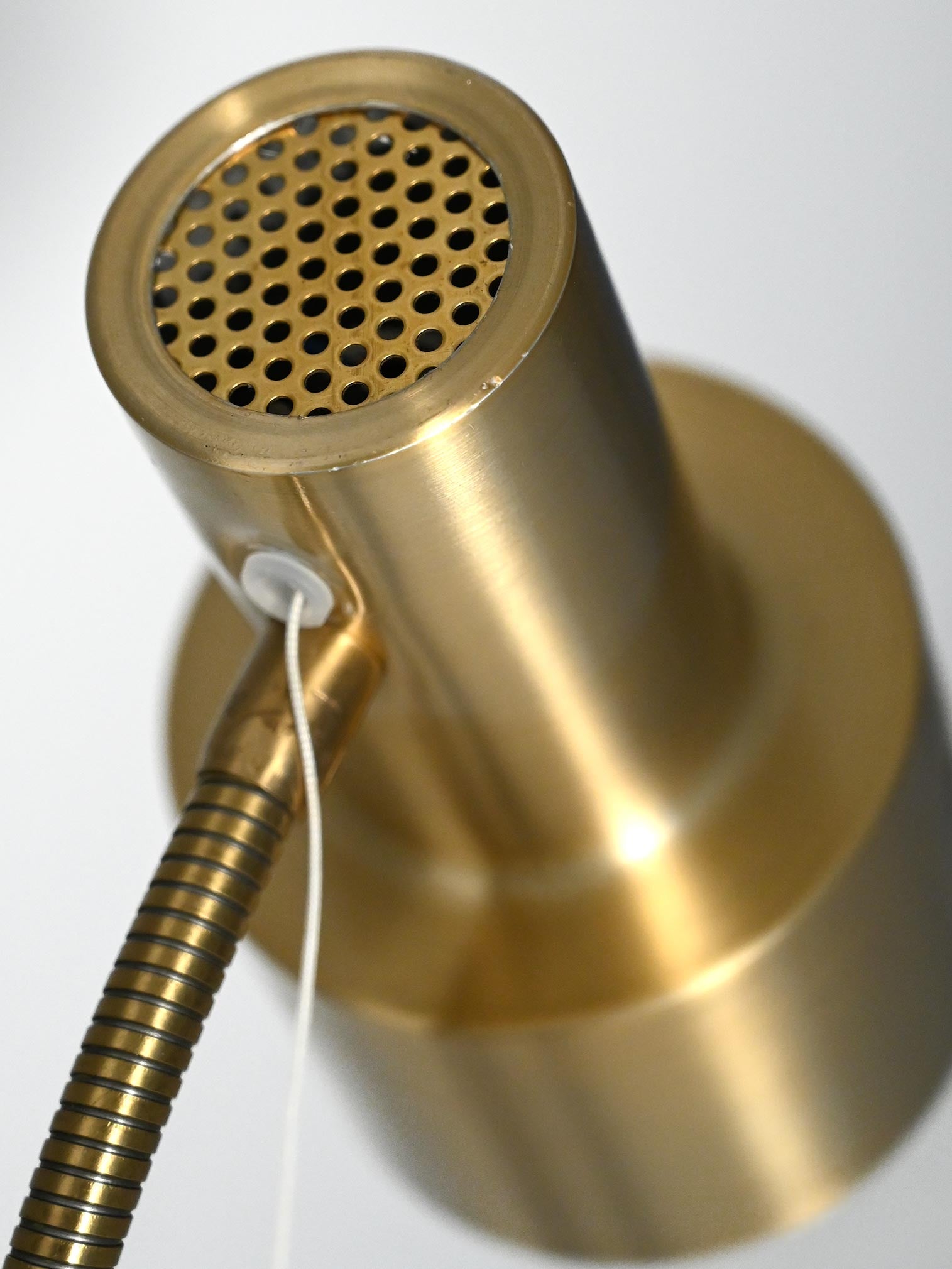 Lampada da terra scandinava dorata anni 60 3