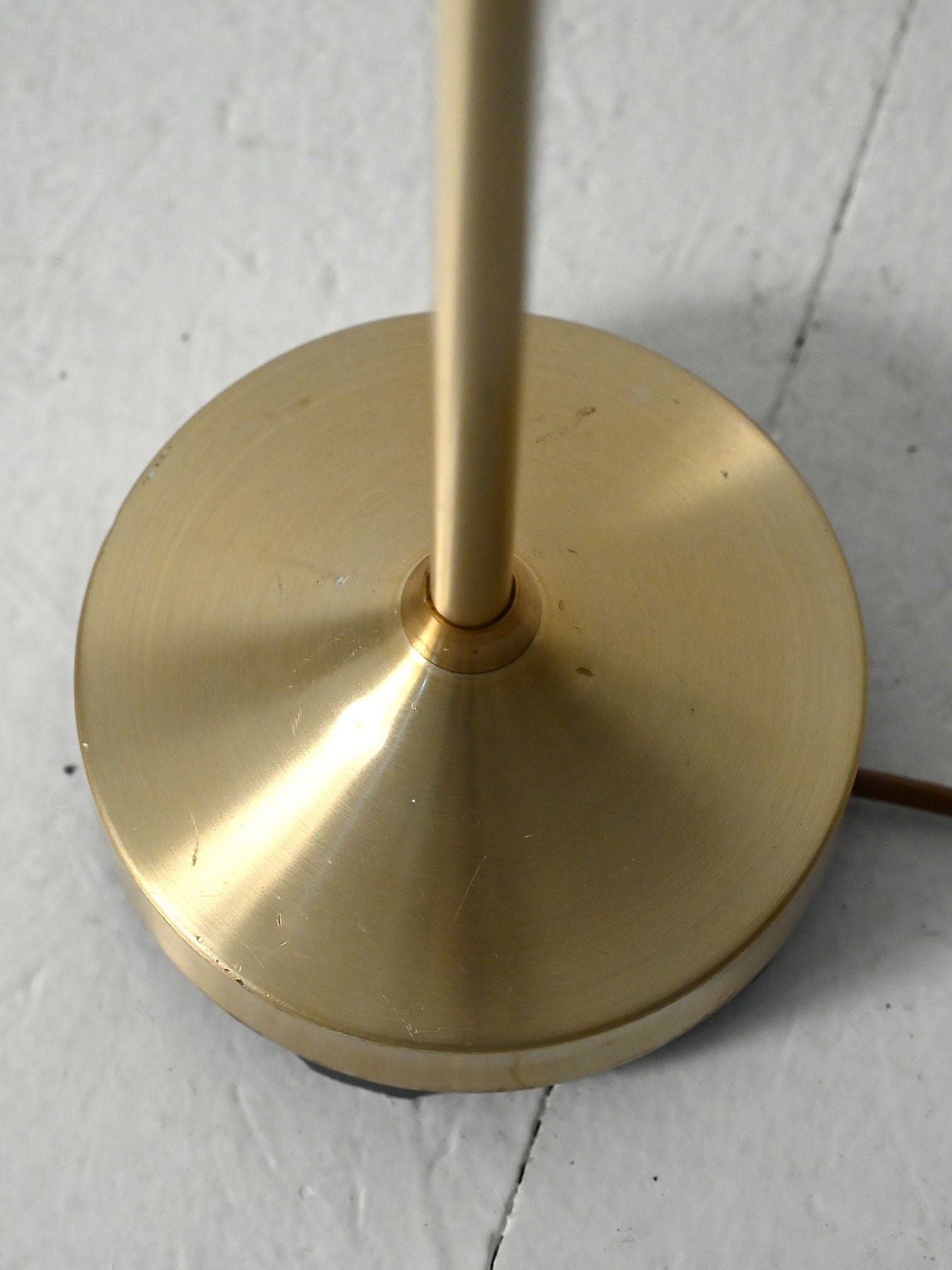 Lampada da terra scandinava dorata anni 60 7