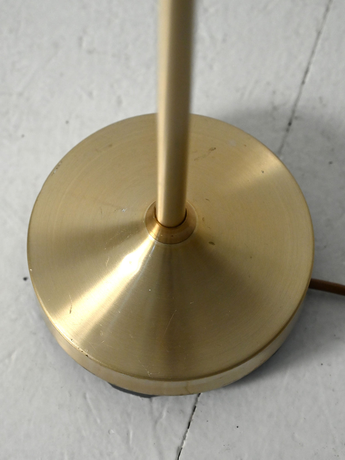 Lampada da terra scandinava dorata anni 60 7
