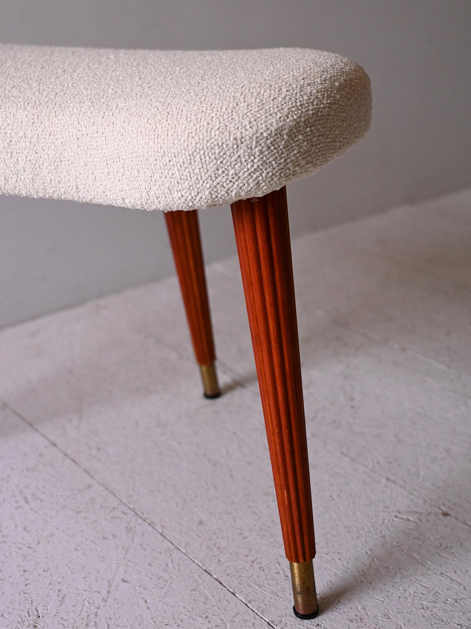 Sgabello svedese anni 40 con gambe in mogano 4