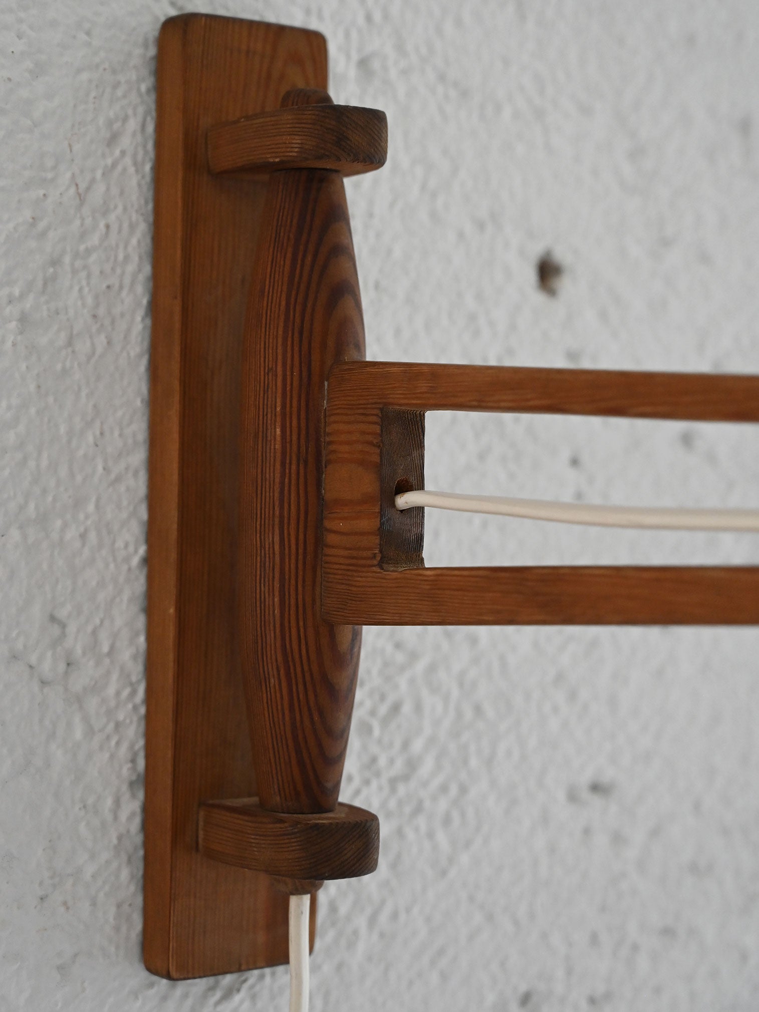 Applique in legno con braccio orientabile 4