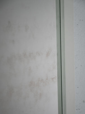 Specchio Scandinavo Vintage Anni '50 Laccato Bianco con Angoli in Ottone 3