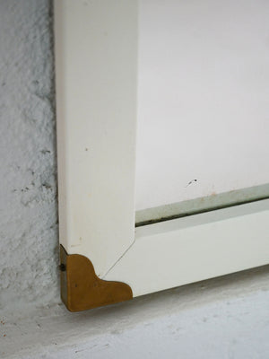Specchio Scandinavo Vintage Anni '50 Laccato Bianco con Angoli in Ottone 5