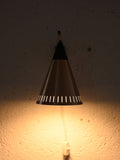 Lampada scandinava con braccio in teak 1