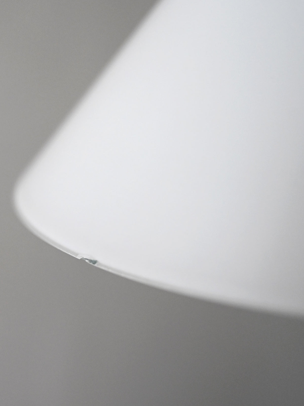 Lampada a sospensione scandinava anni ’50 in vetro e ottone 4