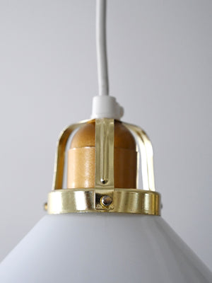 Lampada a sospensione scandinava anni ’50 in vetro e ottone 5