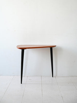 Tavolino scandinavo con gambe nere 3