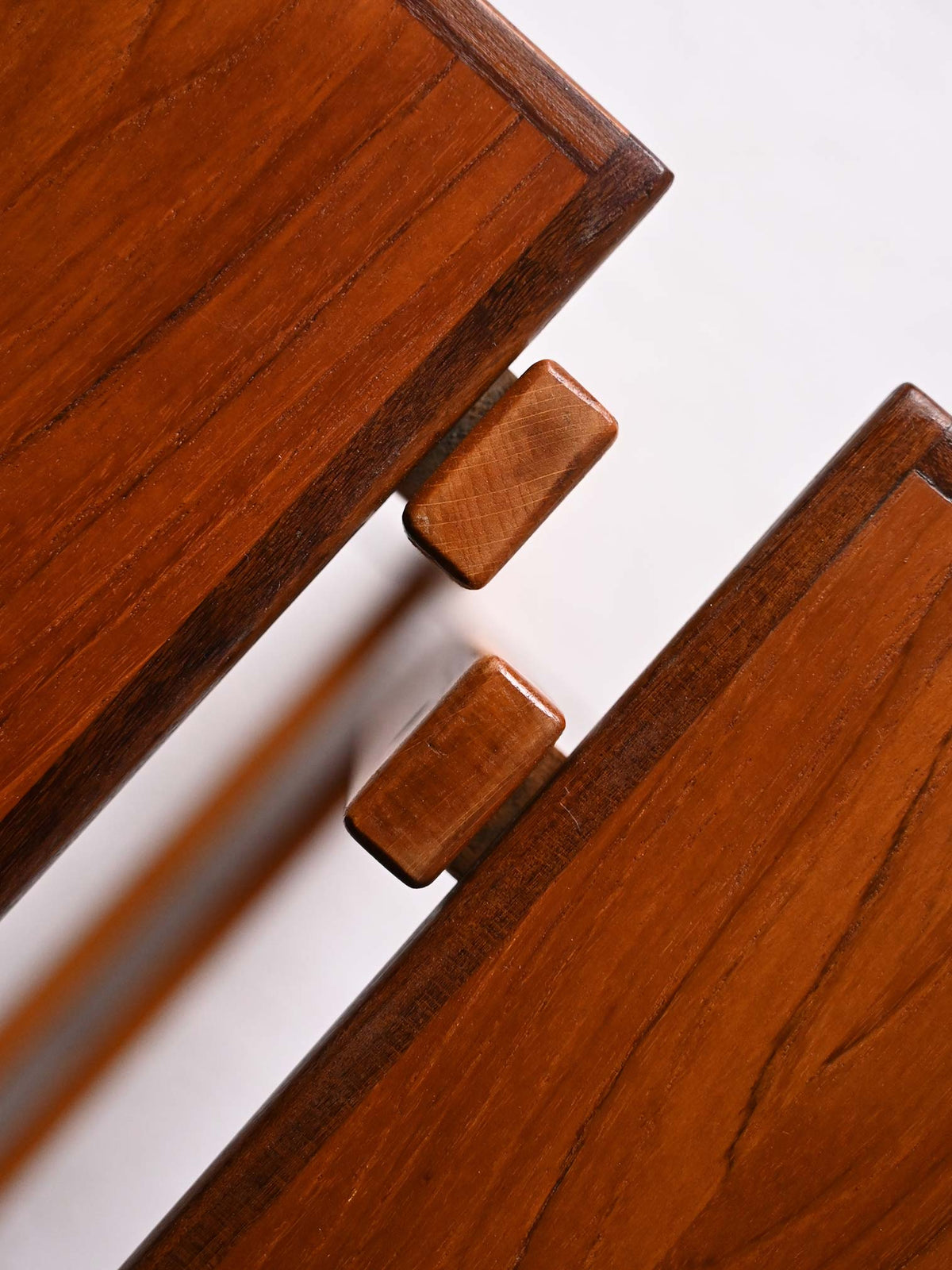 Coppia tavolini scandinavi vintage in teak e faggio 7