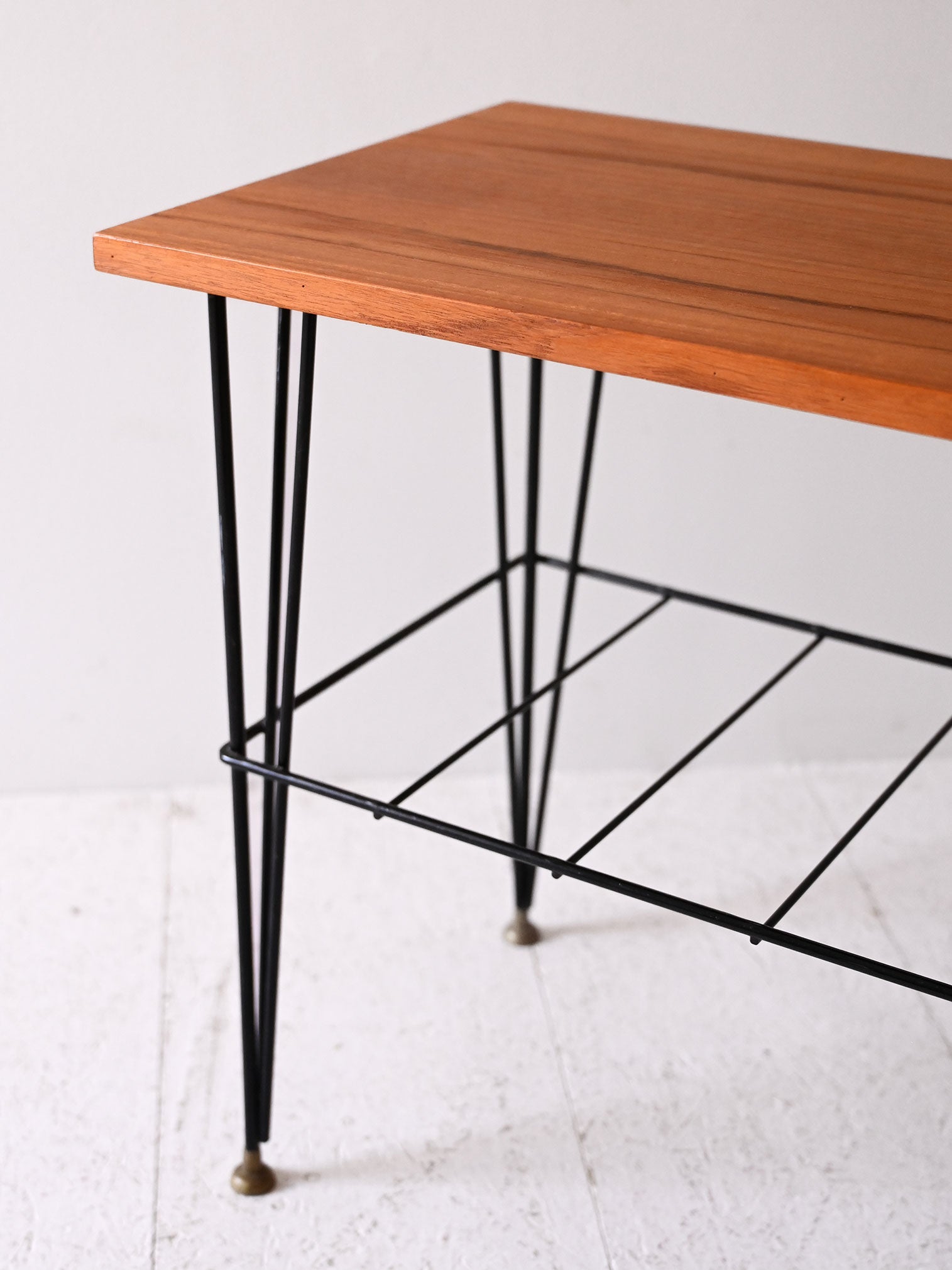 Comodino scandinavo vintage in legno e metallo 5