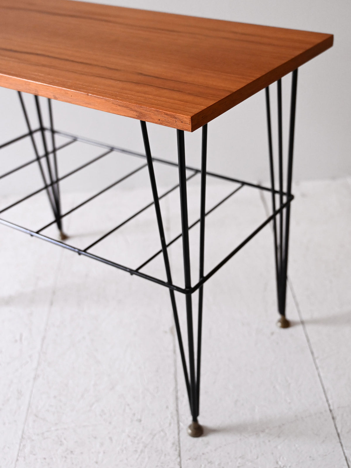 Comodino scandinavo vintage in legno e metallo 6
