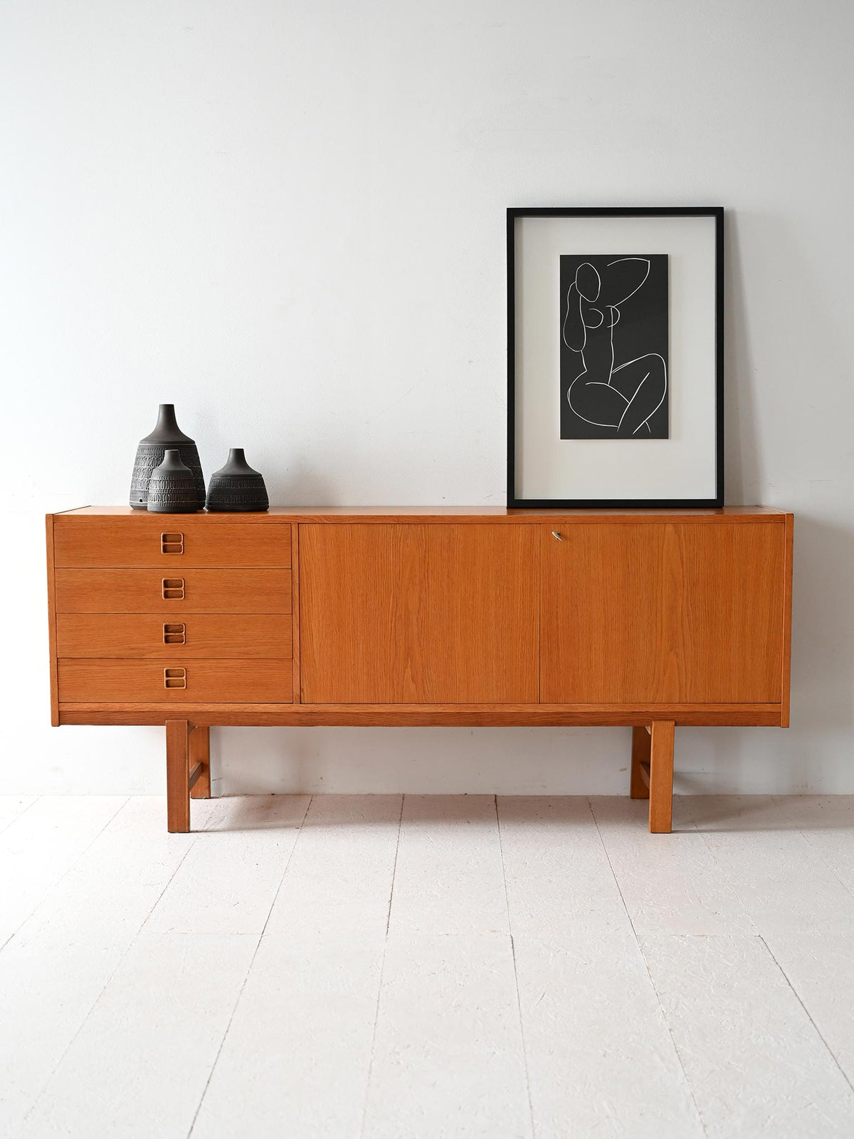 Sideboard scandinavo vintage in rovere con cassetti e ante