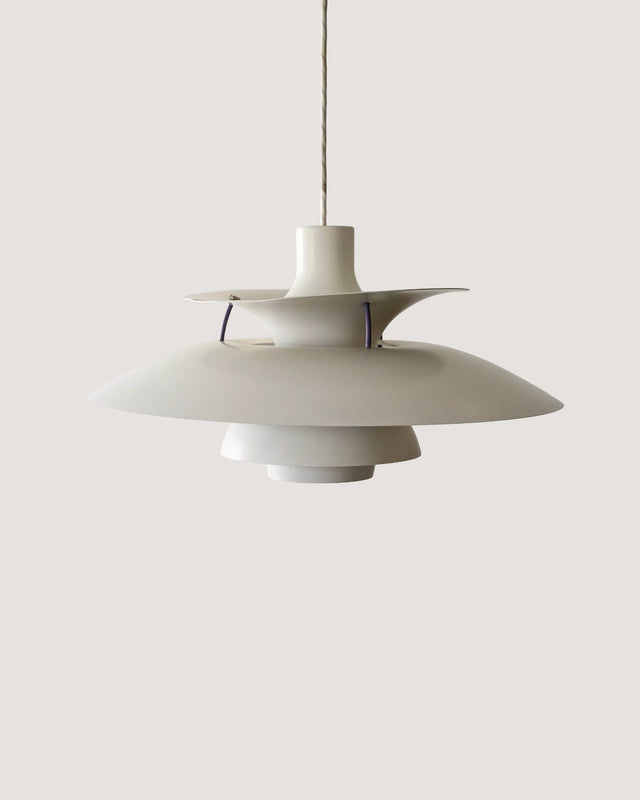Lampadario PH 5 bianco di Poul Henningsen