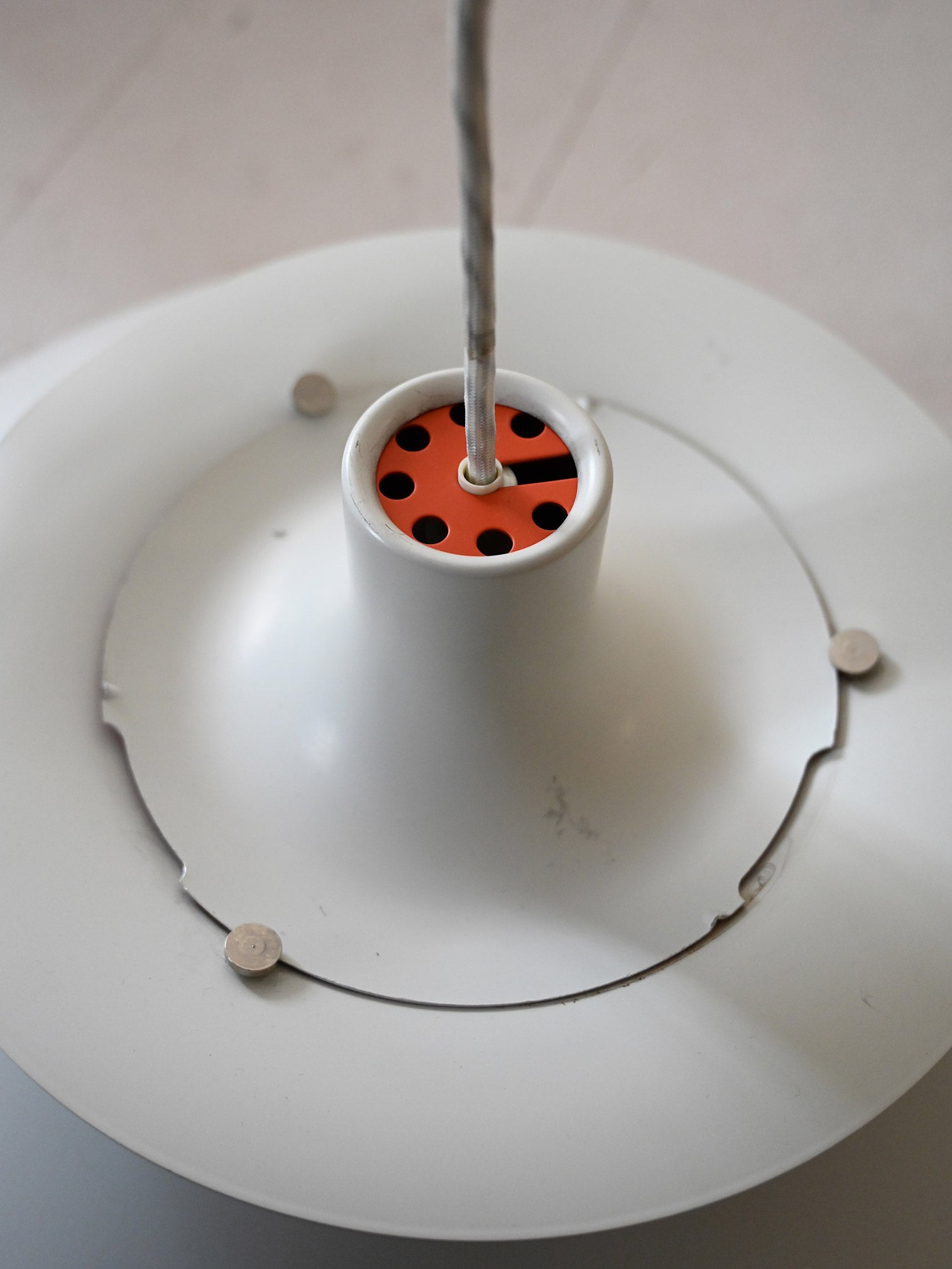 Lampadario PH 5 bianco di Poul Henningsen