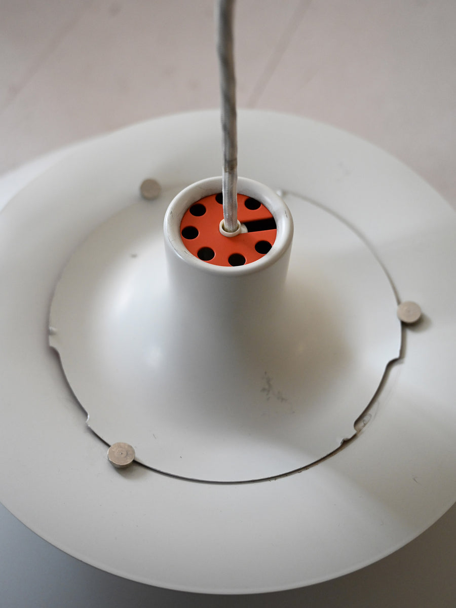 Lampadario PH 5 bianco di Poul Henningsen