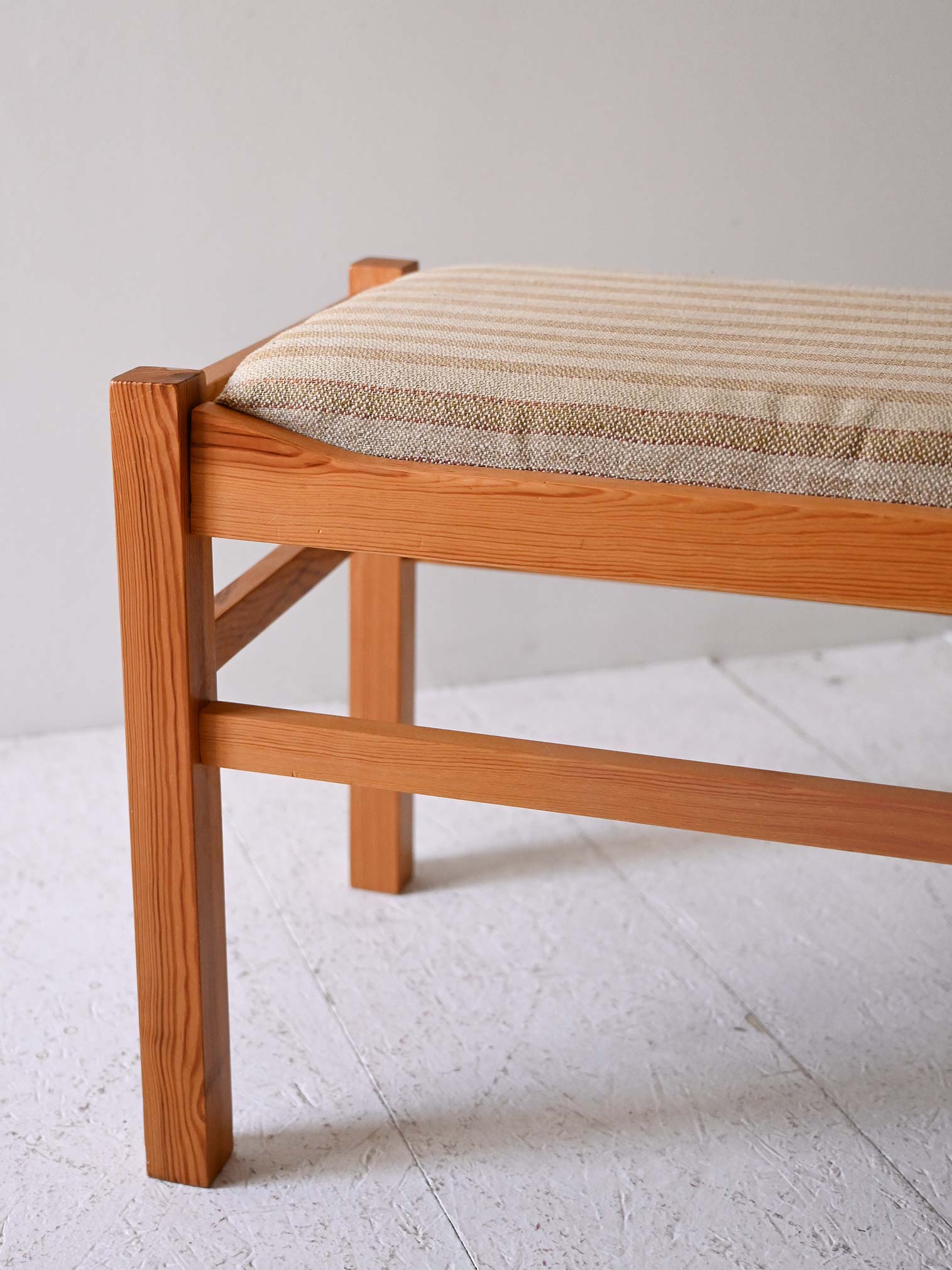 Sgabello poggiapiedi scandinavo in rovere 3