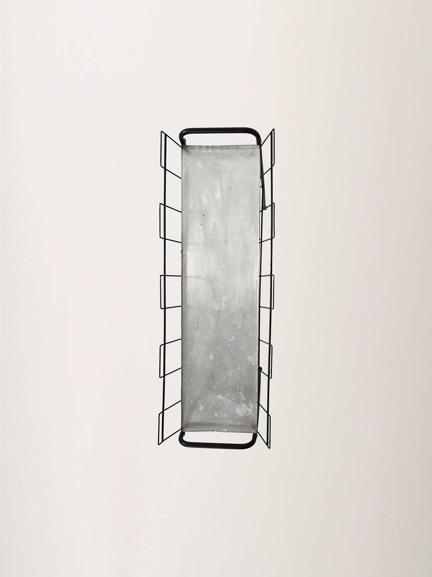Portafiori scandinavo in metallo nero e teak 8