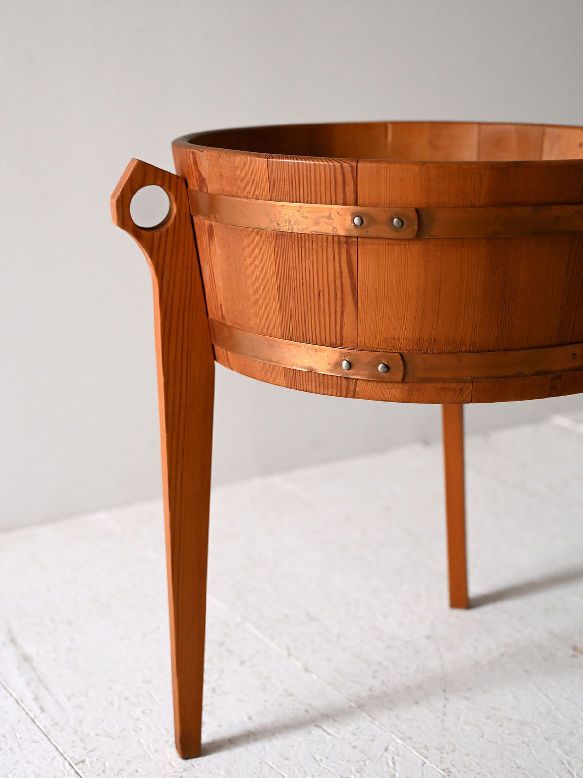 Portafiori scandinavo vintage in teak anni ’60 4