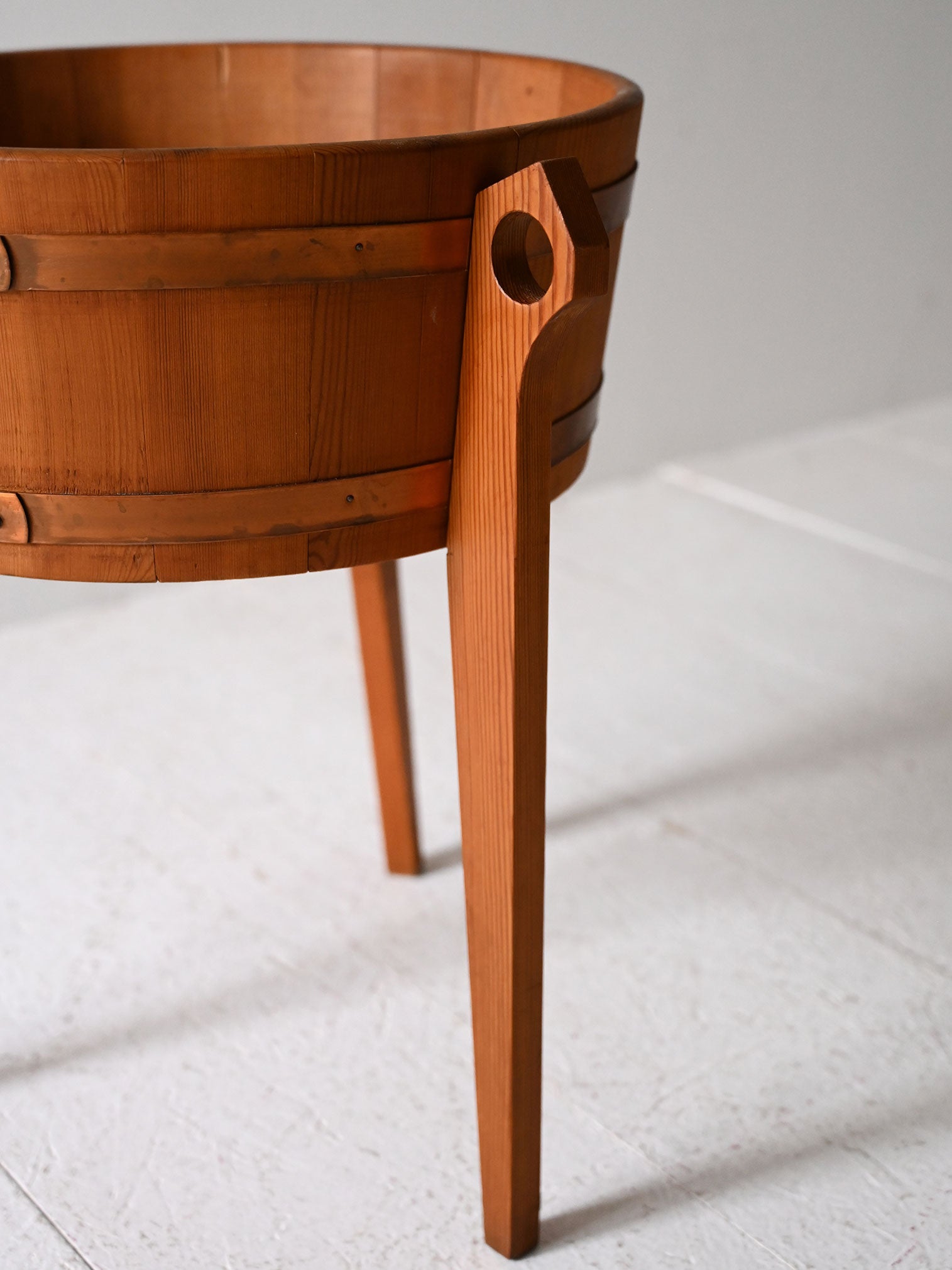 Portafiori scandinavo vintage in teak anni ’60 6