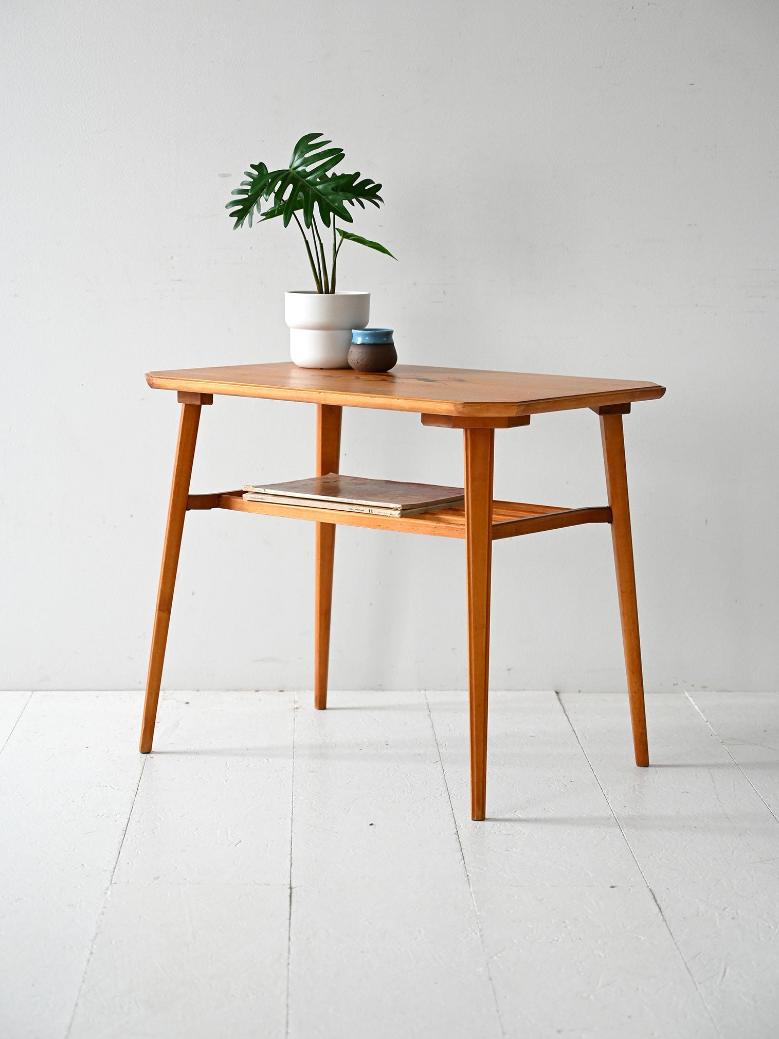 Tavolino scandinavo vintage in betulla con intarsio