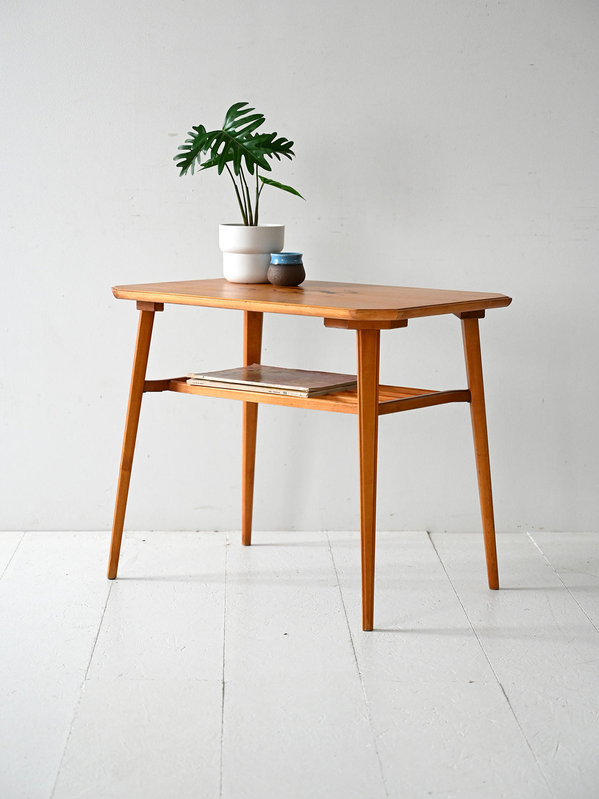 Tavolino scandinavo vintage in betulla con intarsio