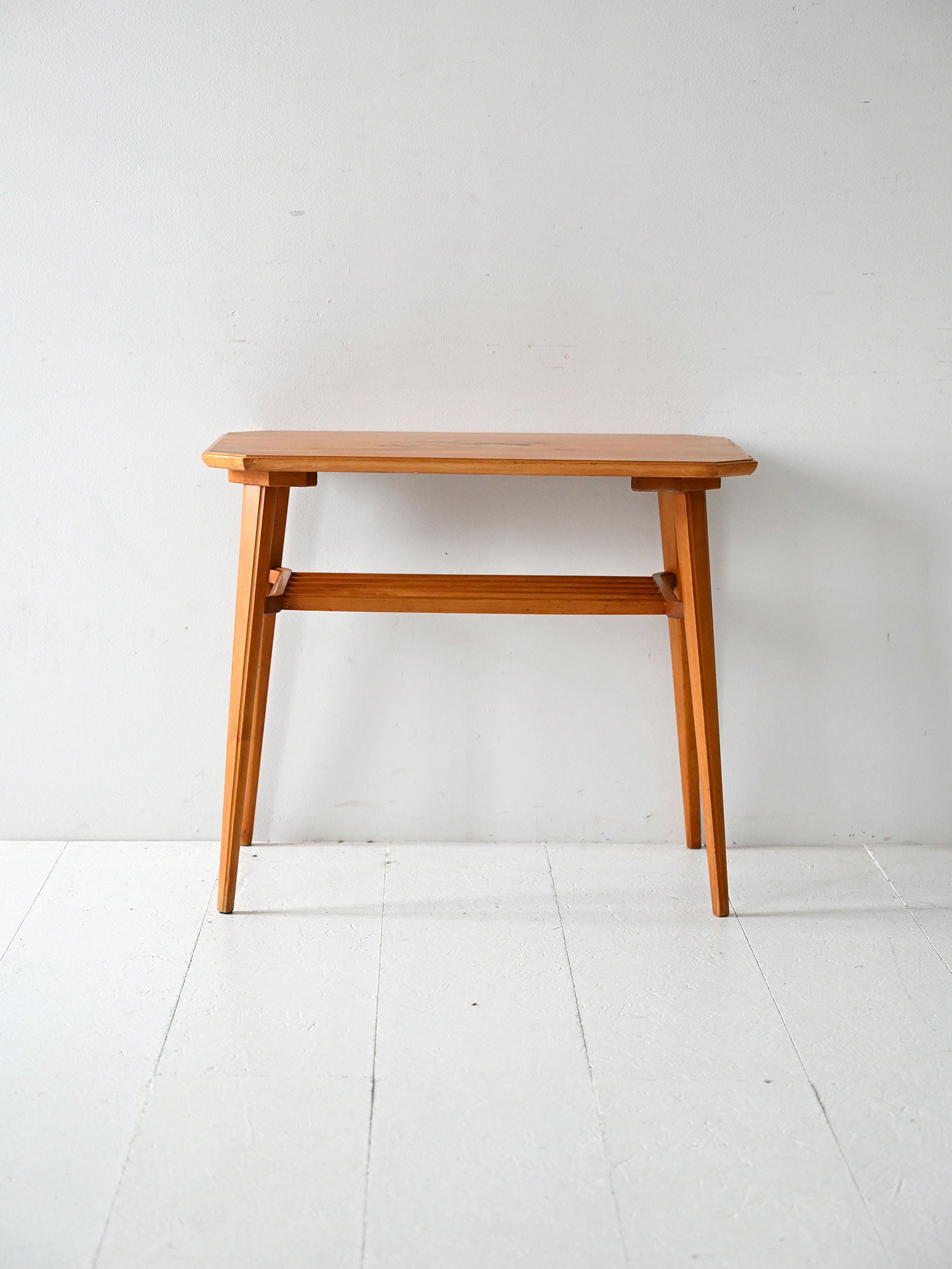 Tavolino scandinavo vintage in betulla con intarsio 2