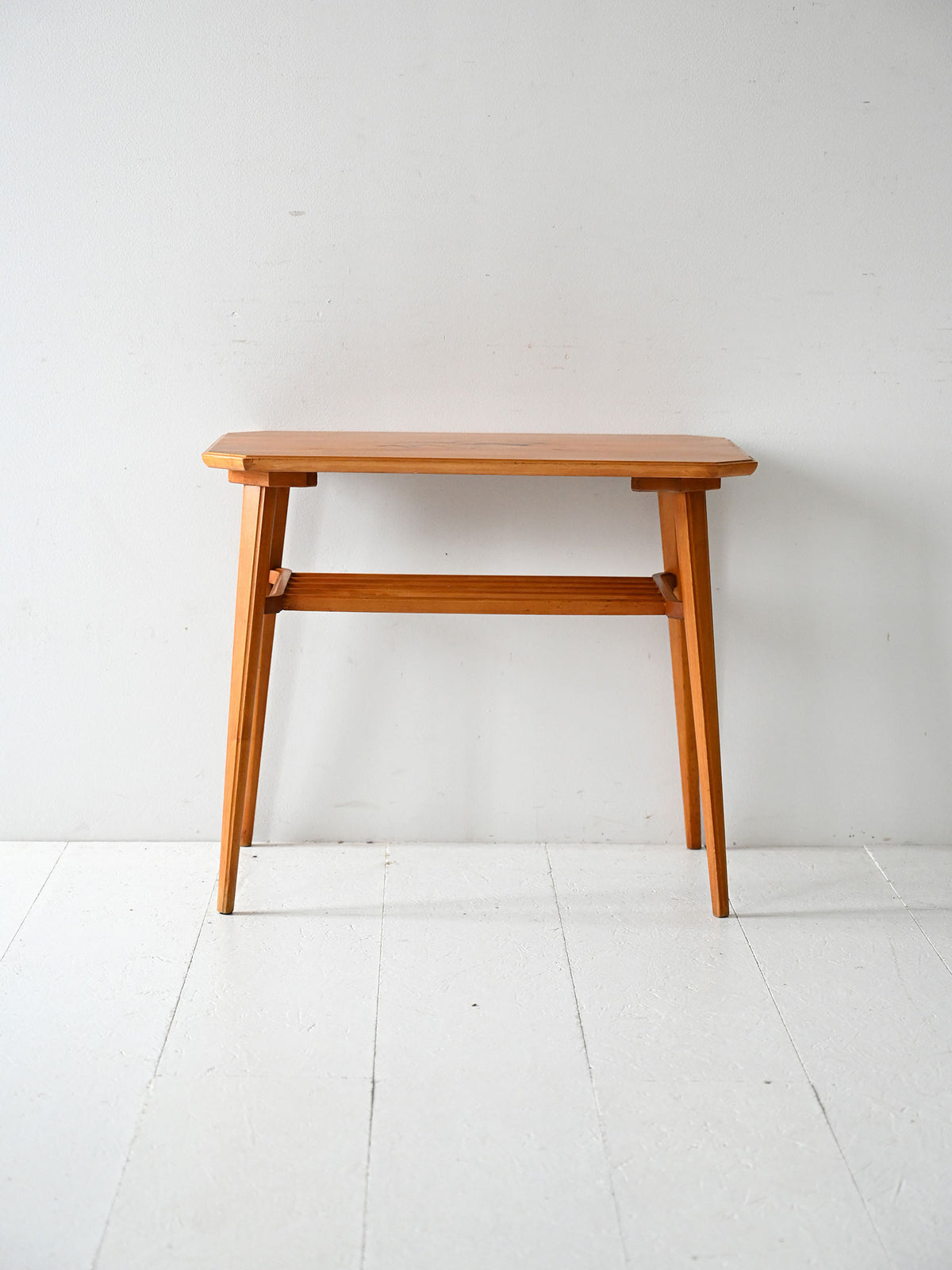 Tavolino scandinavo vintage in betulla con intarsio 2