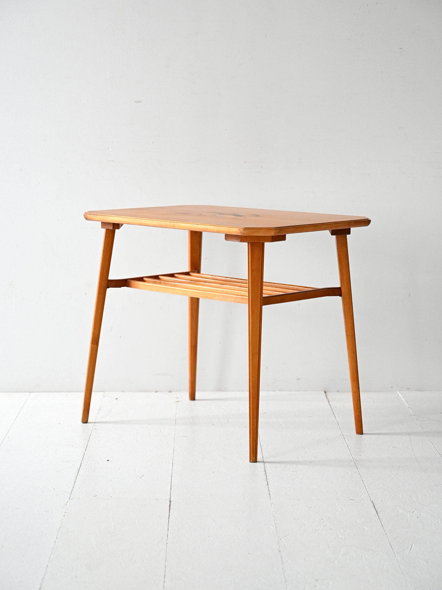 Tavolino scandinavo vintage in betulla con intarsio 4