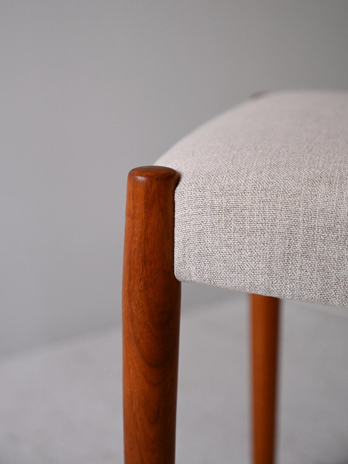 Sedia scandinava vintage anni 60 in teak curvato 4