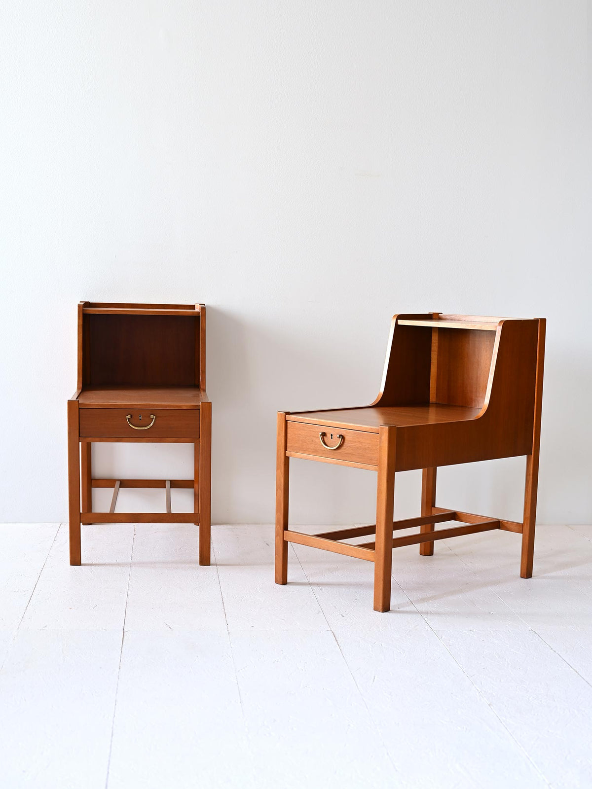 Comodini scandinavi anni '60 con piano doppio 1