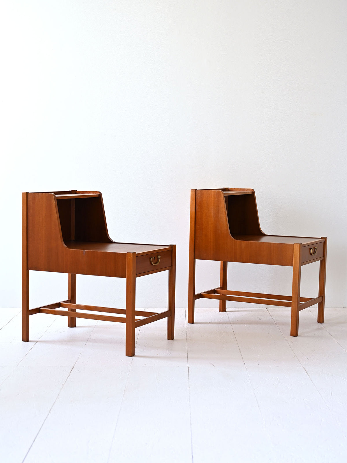 Comodini scandinavi anni '60 con piano doppio 2
