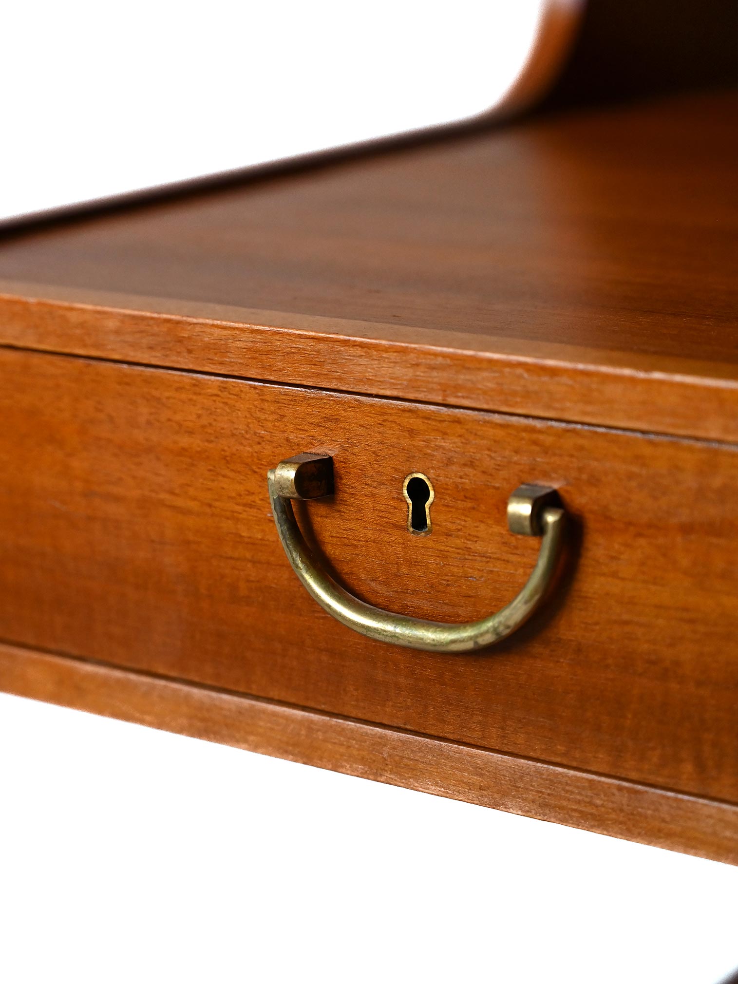 Comodini scandinavi anni '60 con piano doppio