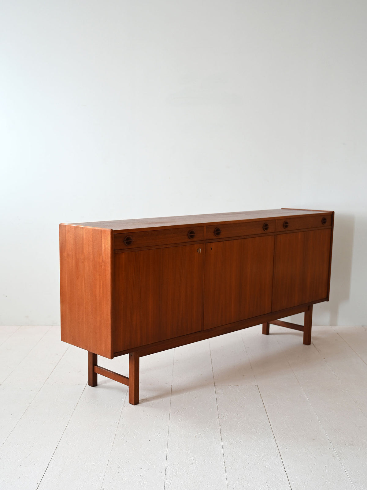 Sideboard scandinavo con ante a battente 3