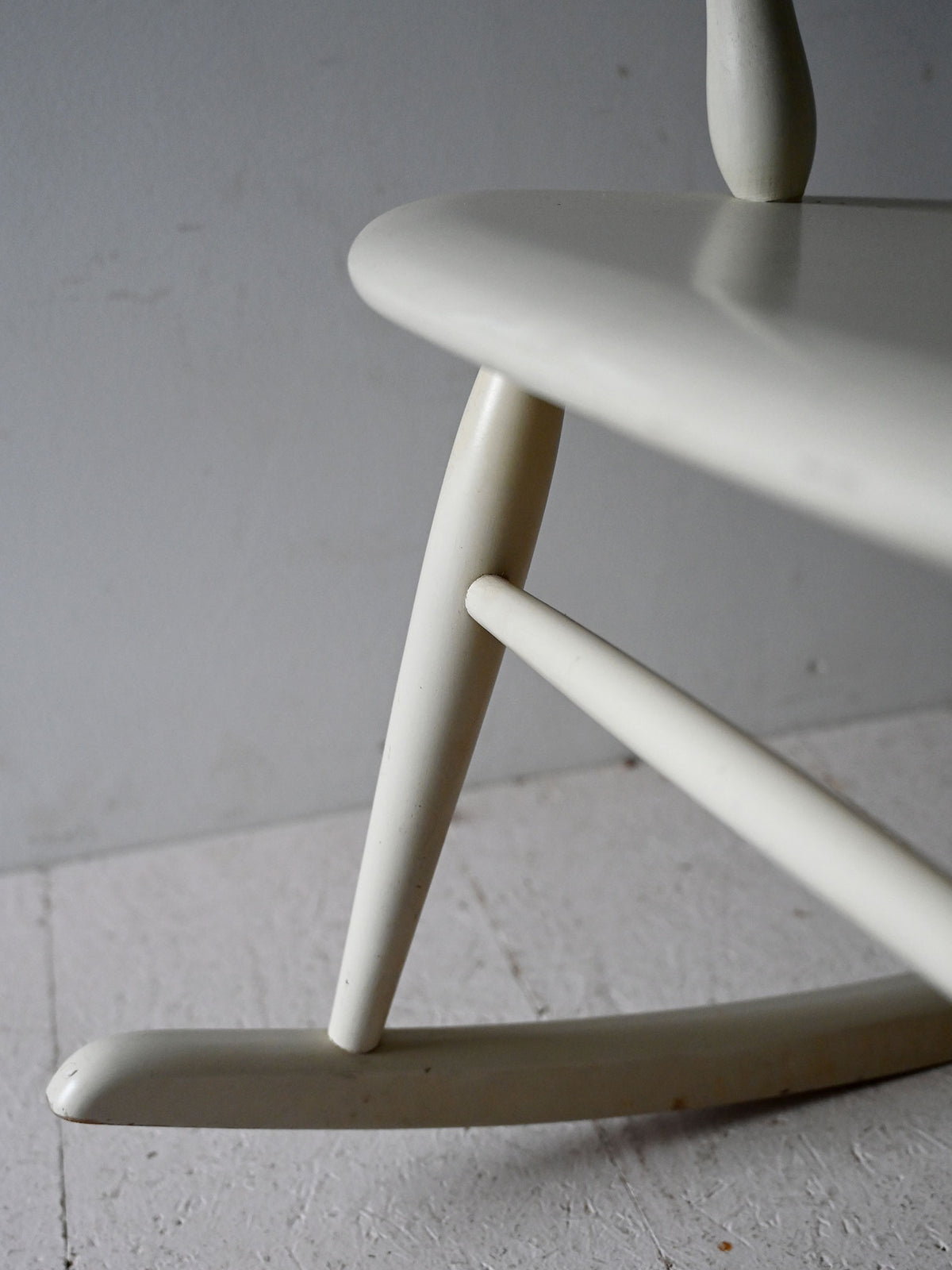 Sedia a dondolo scandinava Mid-Century 7