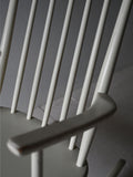 Sedia a dondolo scandinava Mid-Century 9