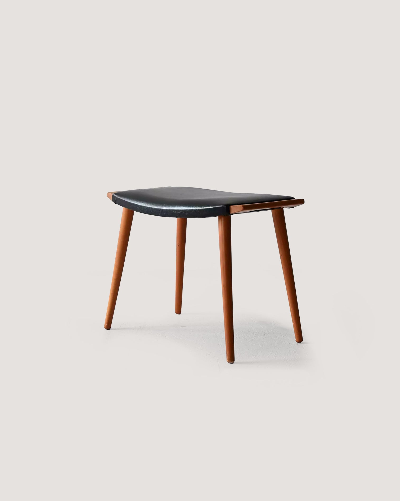 Sgabello vintage in legno e pelle