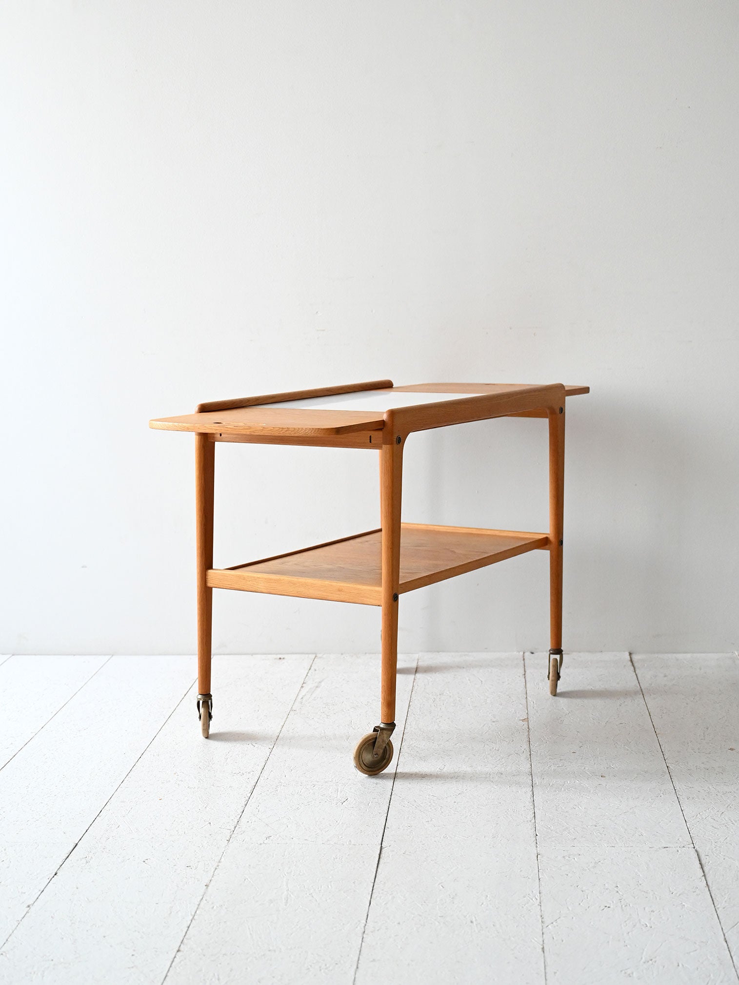 Carrello modello Casino in rovere di Engström & Myrstrand 3