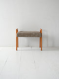 Poggiapiedi scandinavo vintage in rovere con tappezzeria grigia