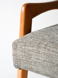 Poggiapiedi scandinavo vintage in rovere con tappezzeria grigia 4