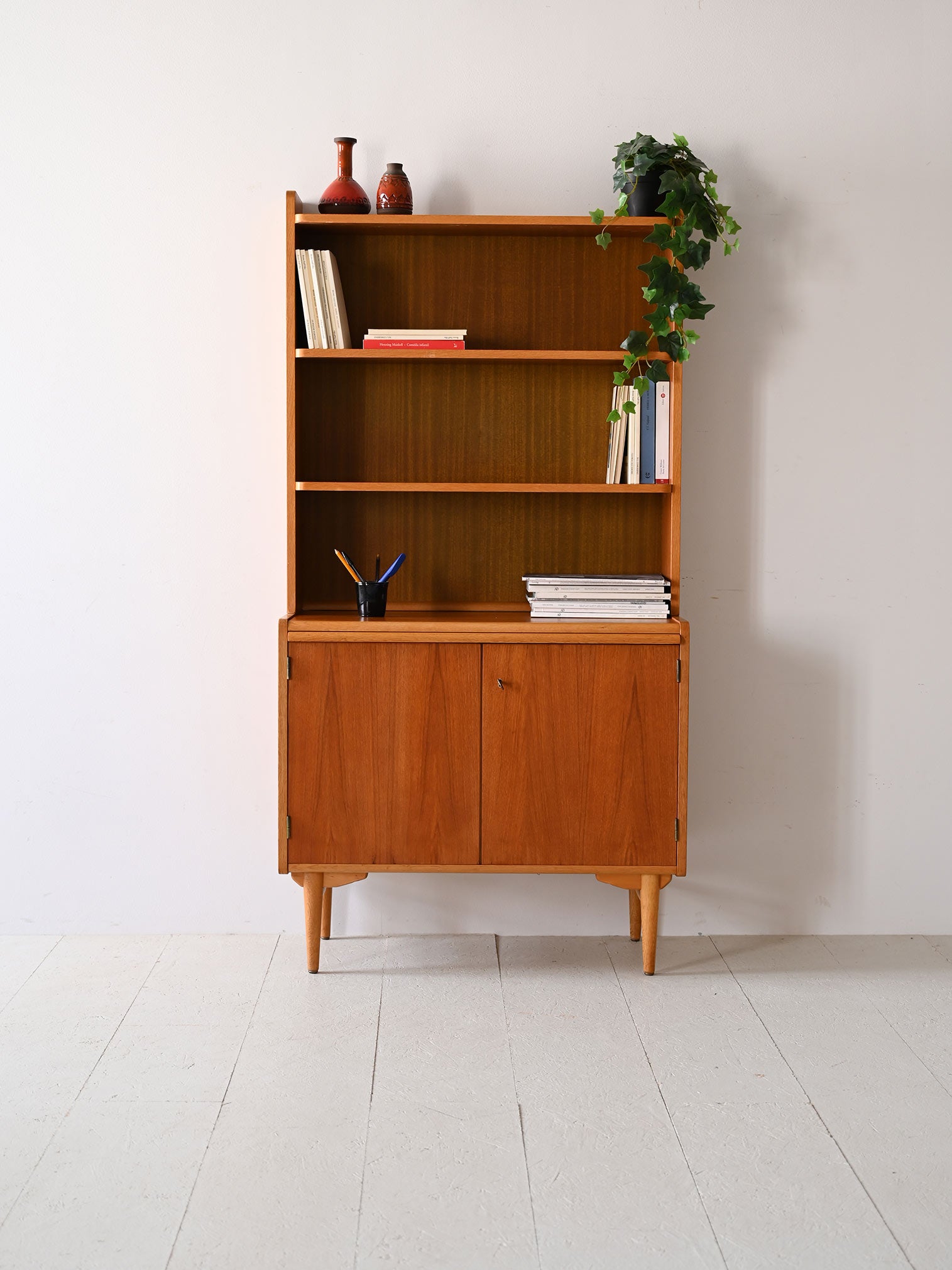 Libreria vintage con piano estraibile 1