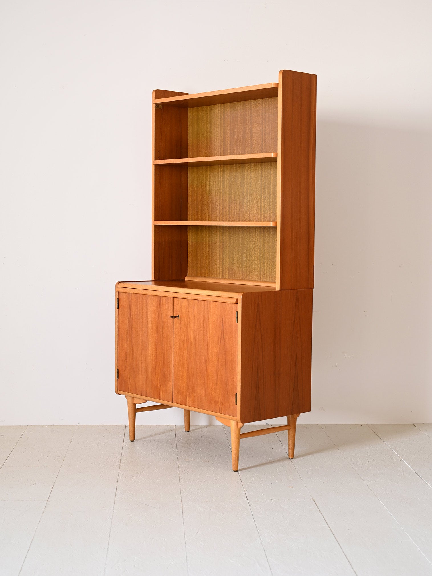 Libreria vintage con piano estraibile 5
