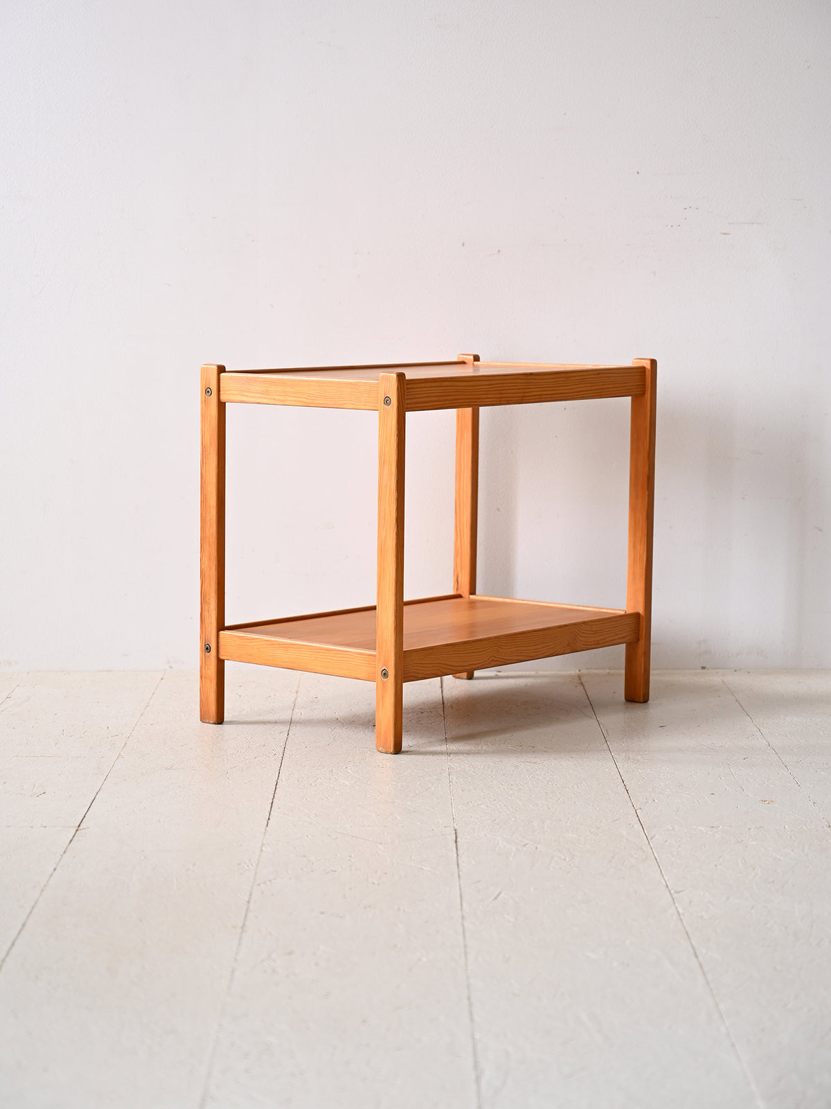Tavolino scandinavo con doppio piano d’appoggio 3