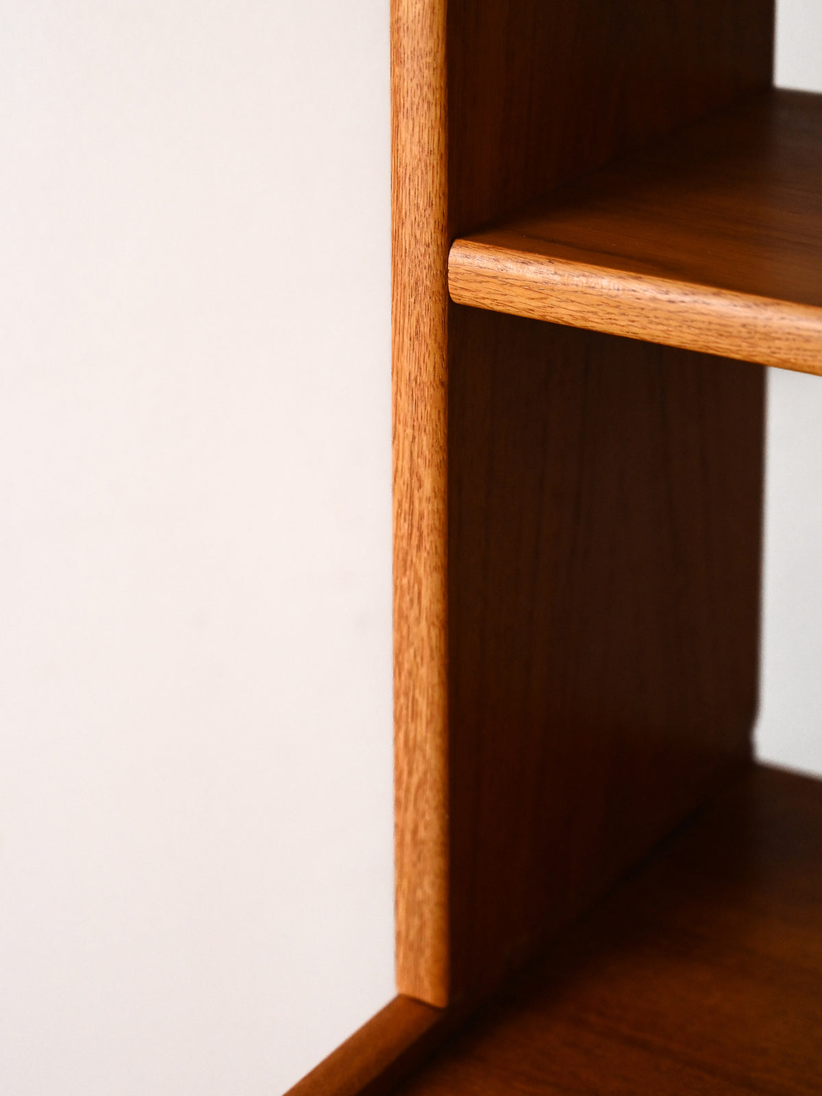 Libreria vintage con vano contenitore 6