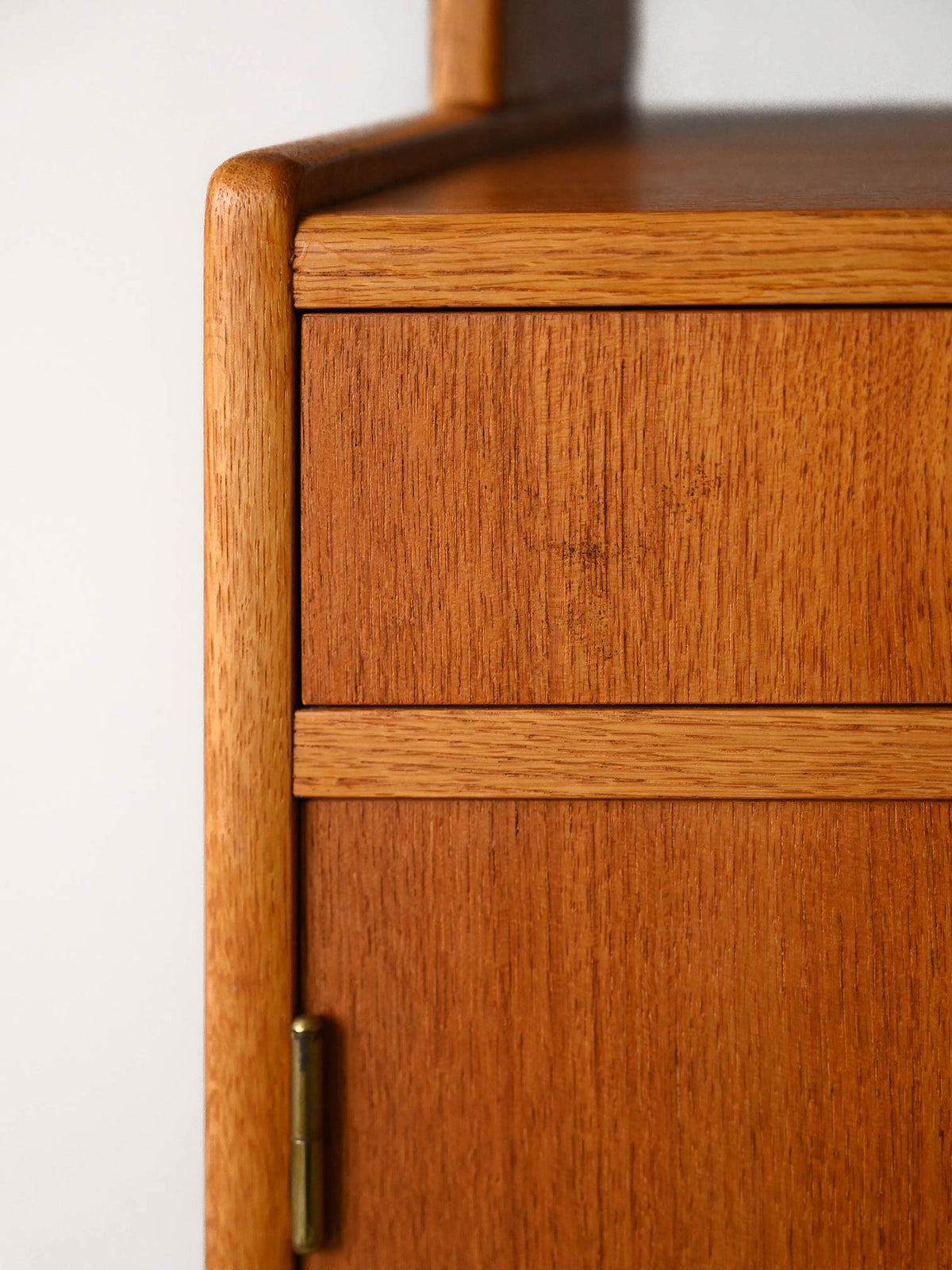 Libreria vintage con vano contenitore 10