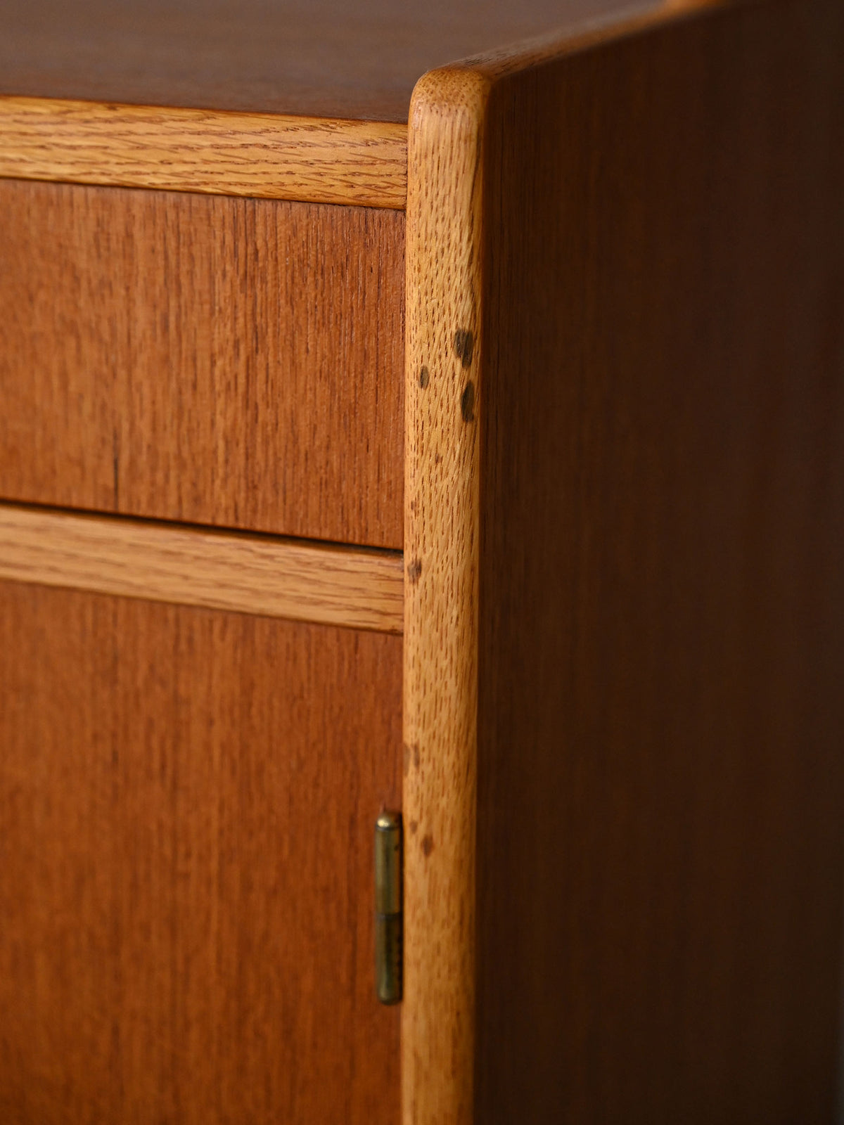Libreria vintage con vano contenitore 12