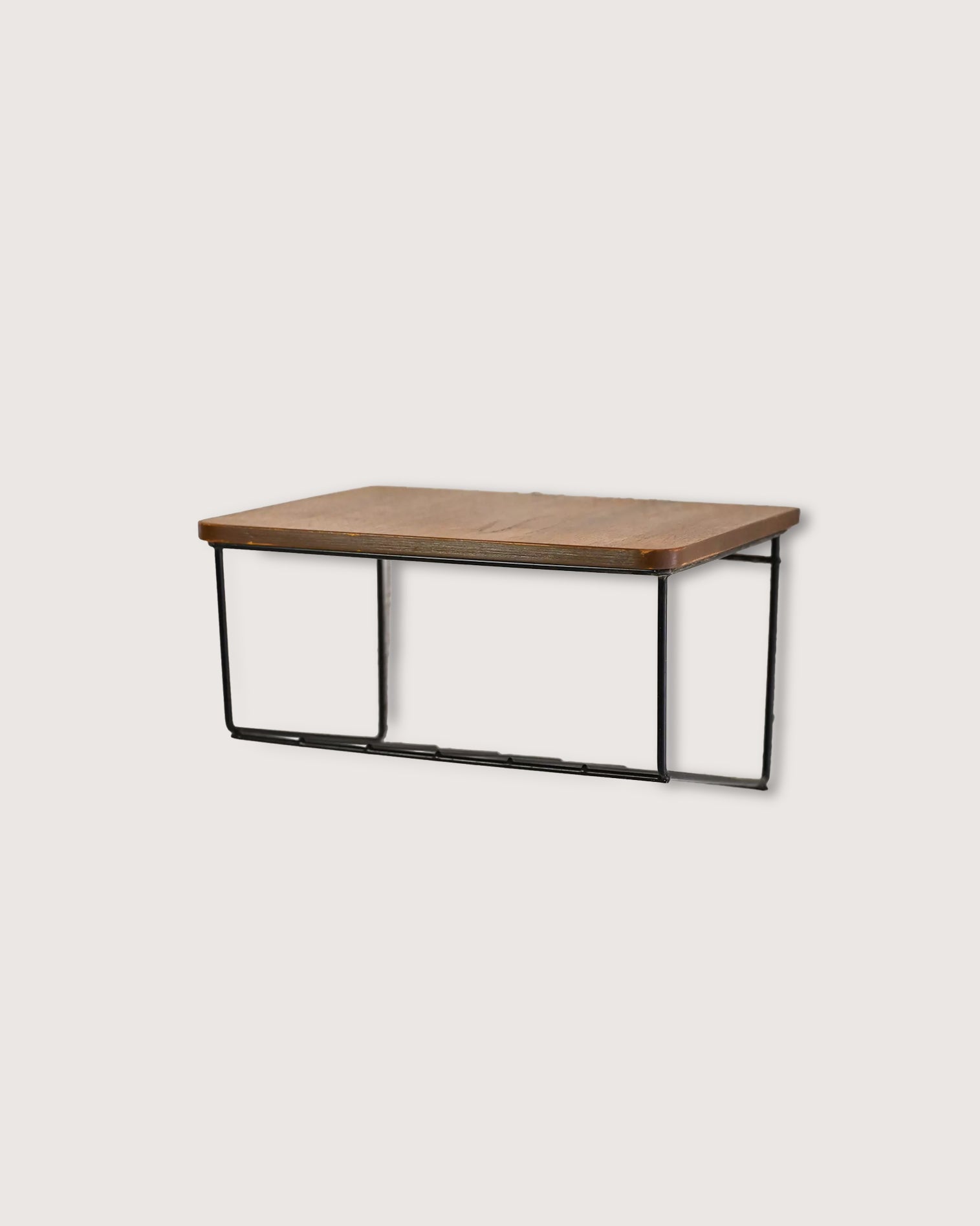 Comodino sospeso svedese in metallo e teak