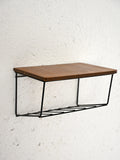 Comodino sospeso svedese in metallo e teak 2