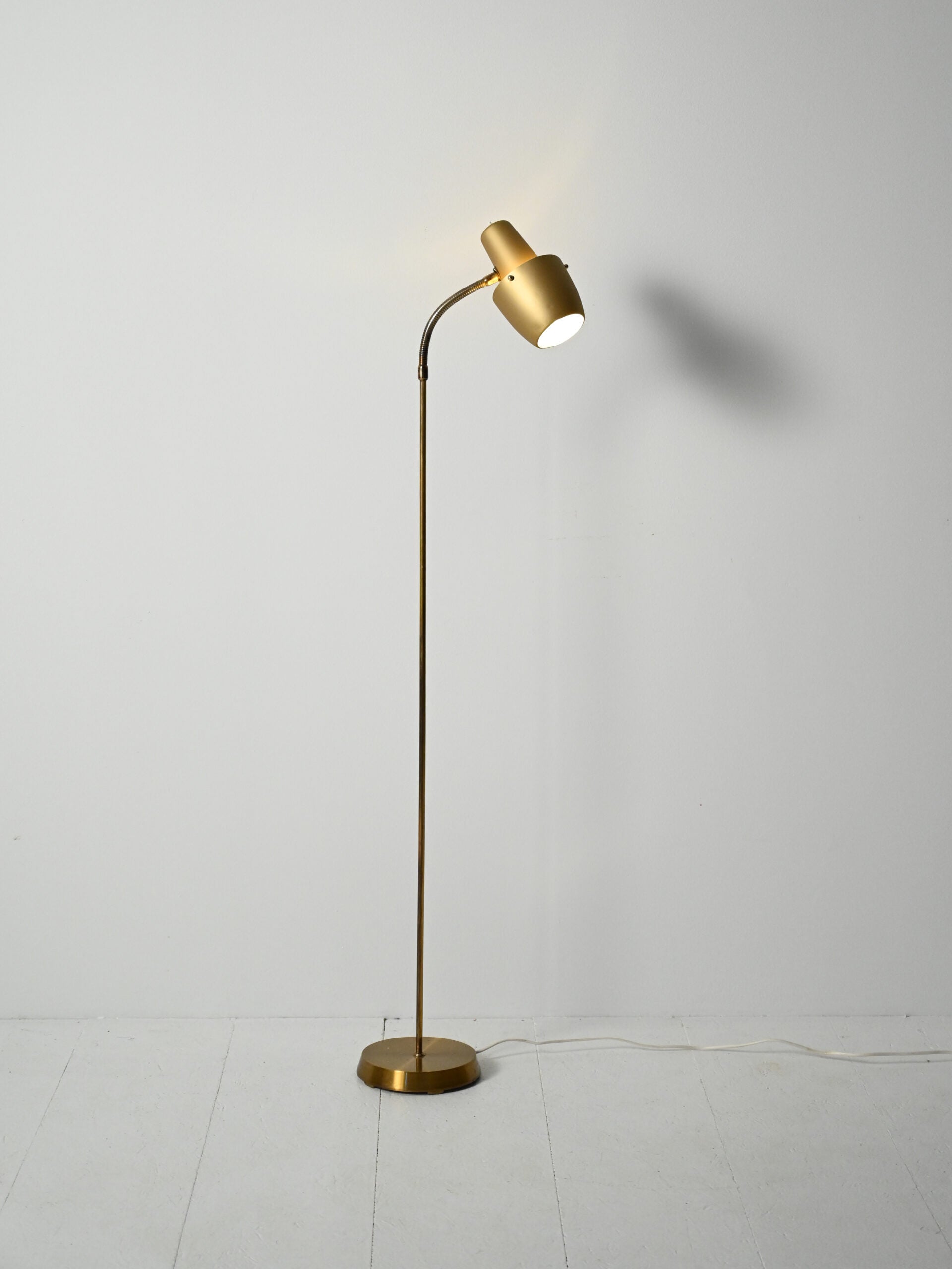 Lampada da terra scandinava anni ’50/’60 in ottone