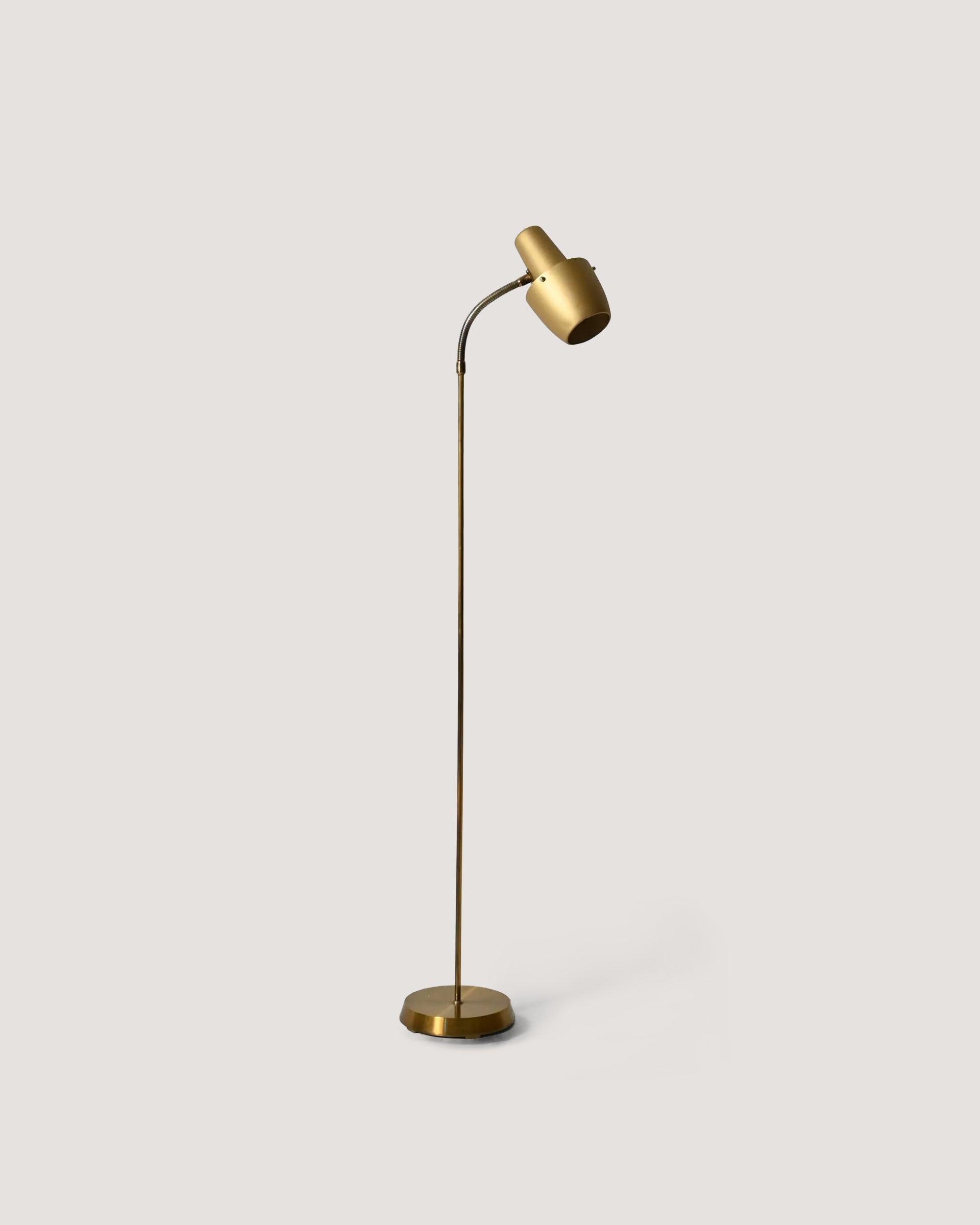 Lampada da terra scandinava anni ’50/’60 in ottone