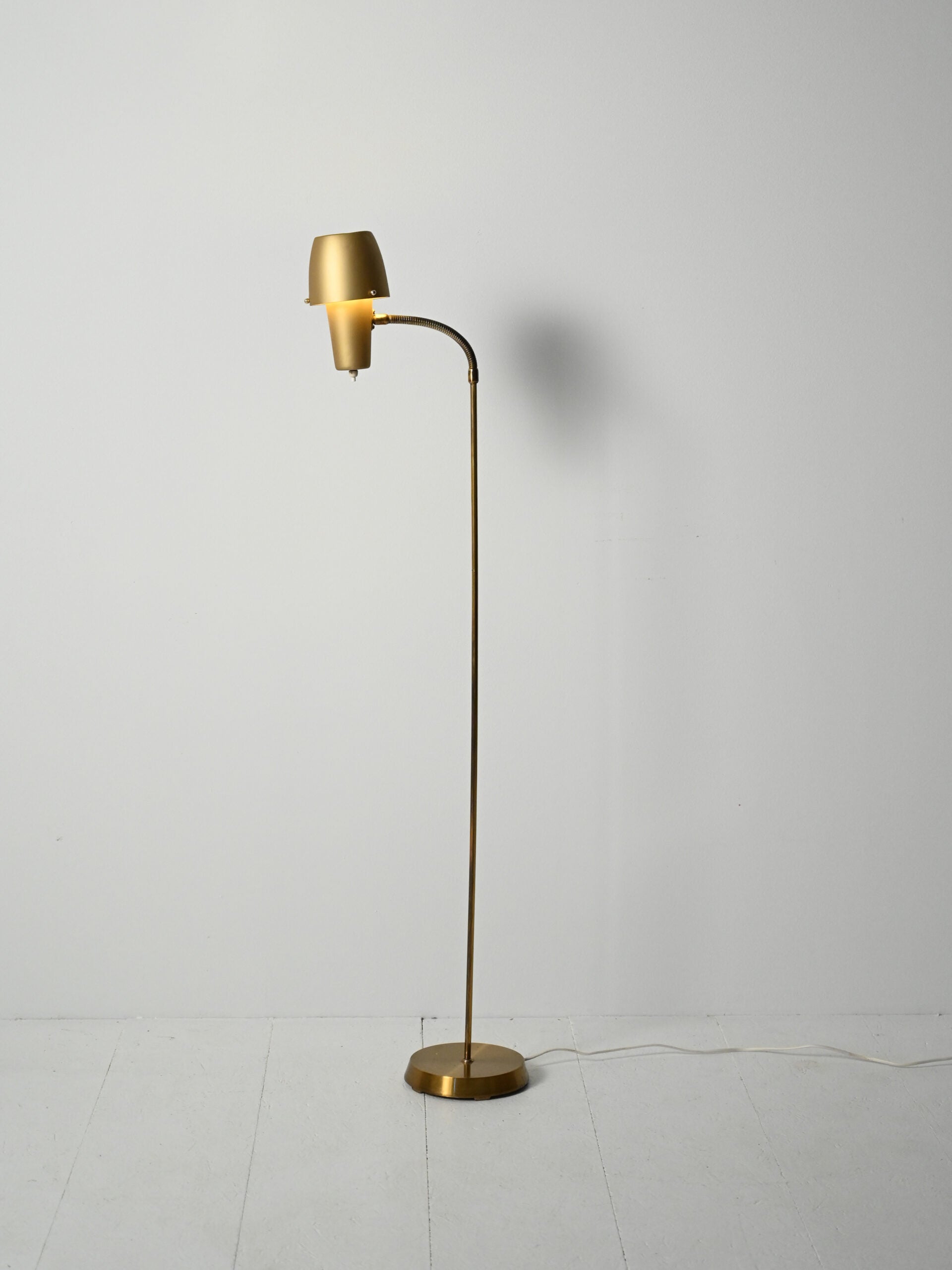 Lampada da terra scandinava anni ’50/’60 in ottone 4